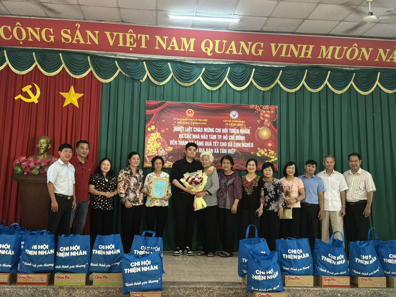 Trao quà Tết tại Huyện Hớn Quản, tỉnh Bình Phước.