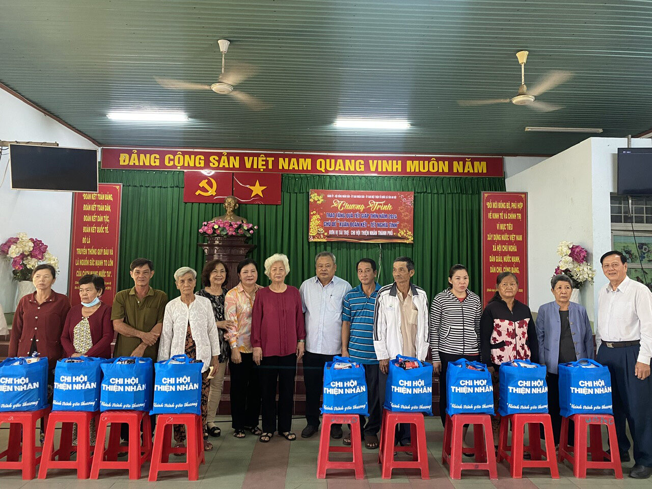 Trao quà Tết tại Xã Tân An Hội, huyện Củ chi, TP HCM.