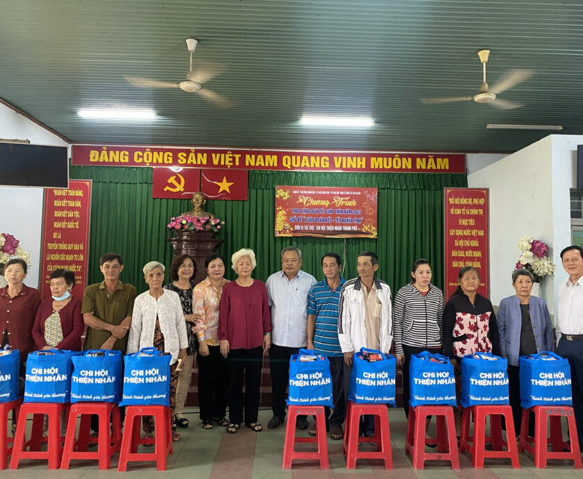 Trao quà Tết tại Xã Tân An Hội, huyện Củ chi, TP HCM.