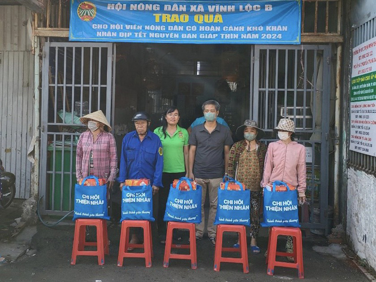 Trao quà Tết tại Xã Vĩnh Lộc B, huyện Bình Chánh, TP HCM.