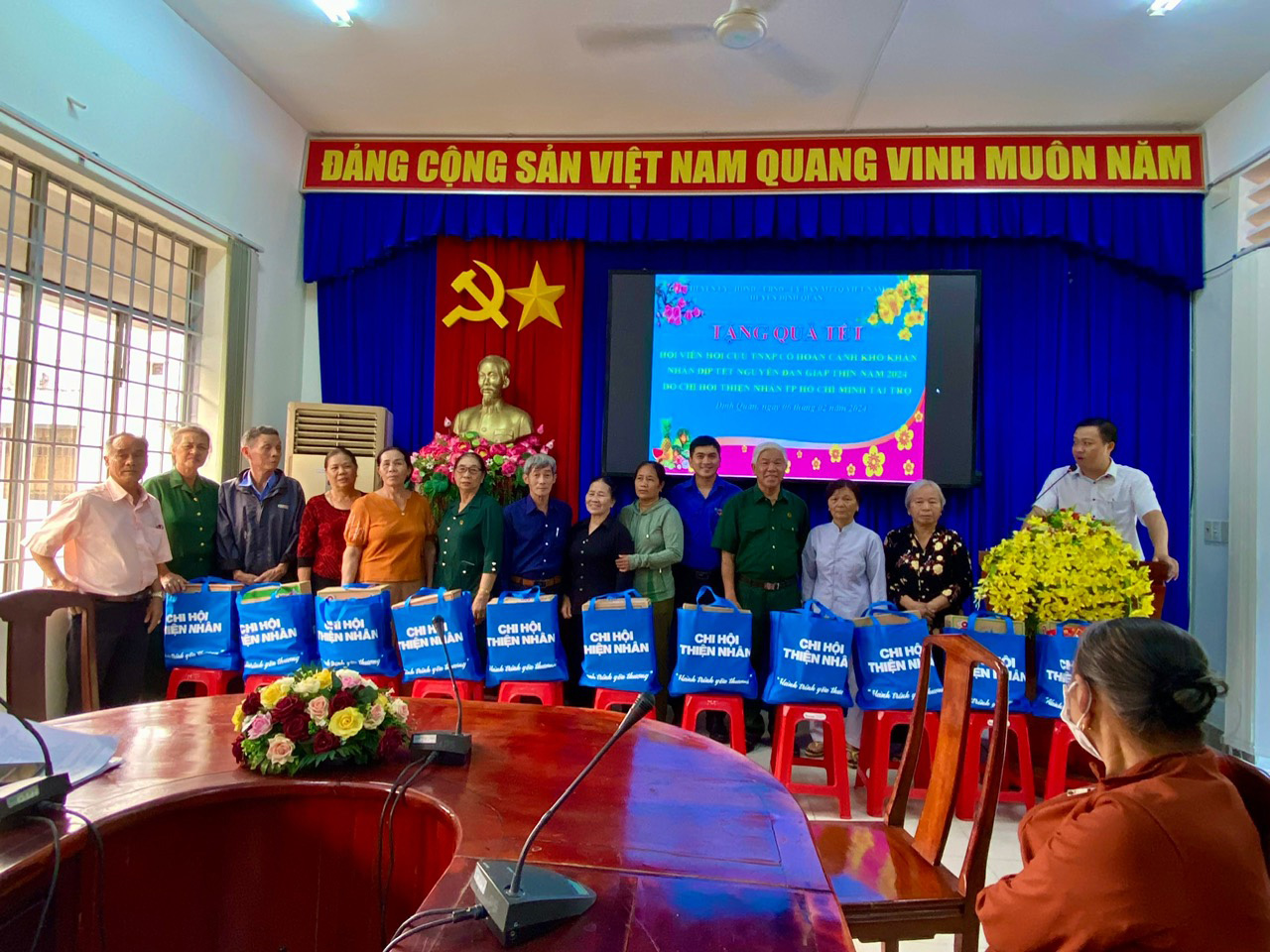 Trao quà Tết tại tỉnh Đồng Nai.